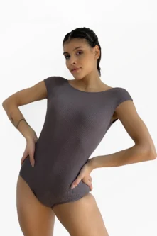 Frente do Collant Ana cinza com design sofisticado e ajuste perfeito, Lucia Caliman