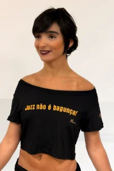 Camiseta Maia Cropped Amanda com estampa dourada Jazzitude – parceria Lucia Caliman & Lucas Maia
