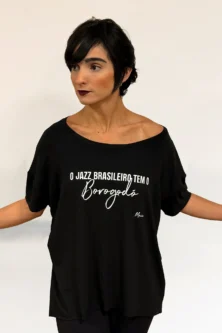 Camiseta Maia Quadrada preta com estampa Borogó Branco – parceria Lucia Caliman e Lucas Maia