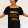Nova Camiseta Maia Cats preta com estampa Orgulho Jazz Dourado – parceria Lucia Caliman e Lucas Maia