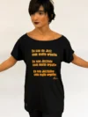 Nova Camiseta Maia Cats preta com estampa Orgulho Jazz Dourado – parceria Lucia Caliman e Lucas Maia