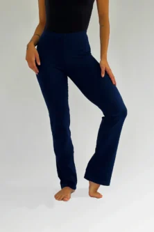 Detalhe da Calça Bailarina Adulto azul marinho da Lucia Caliman.