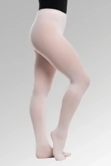 Bailarina veste a Meia Supplex Conversível Adulto Extra Grande na cor rosa da Lucia Caliman, evidenciando o caimento perfeito e confortável nas pernas e quadril.